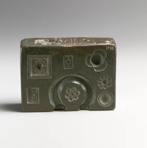 Bronze gold beater's block