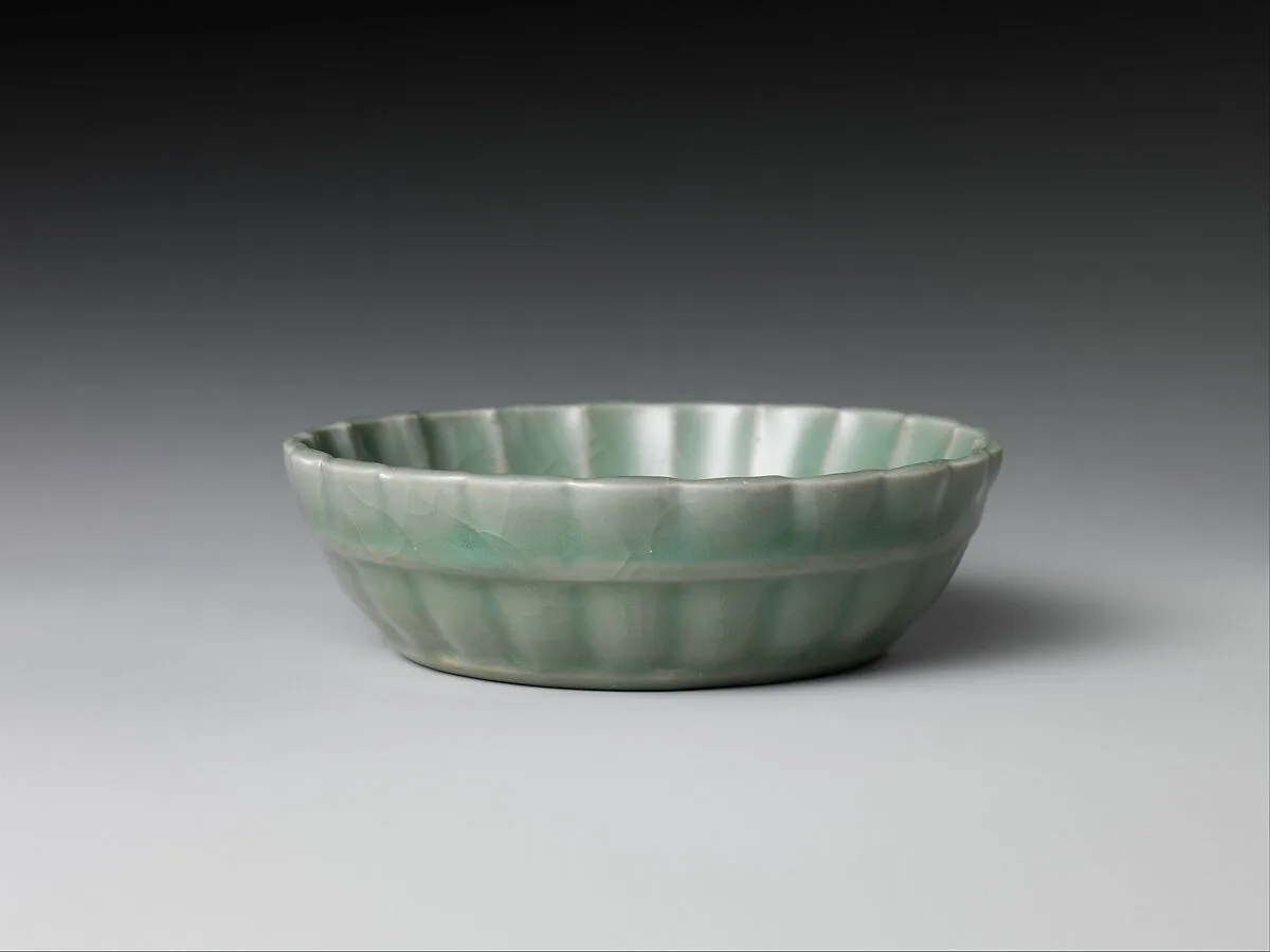元 龍泉窯青瓷劃花菊瓣洗|Brush washer with lotus — Unknown