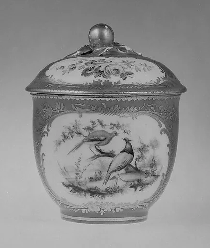 Sugar bowl with cover (pot à sucre Bouret)
