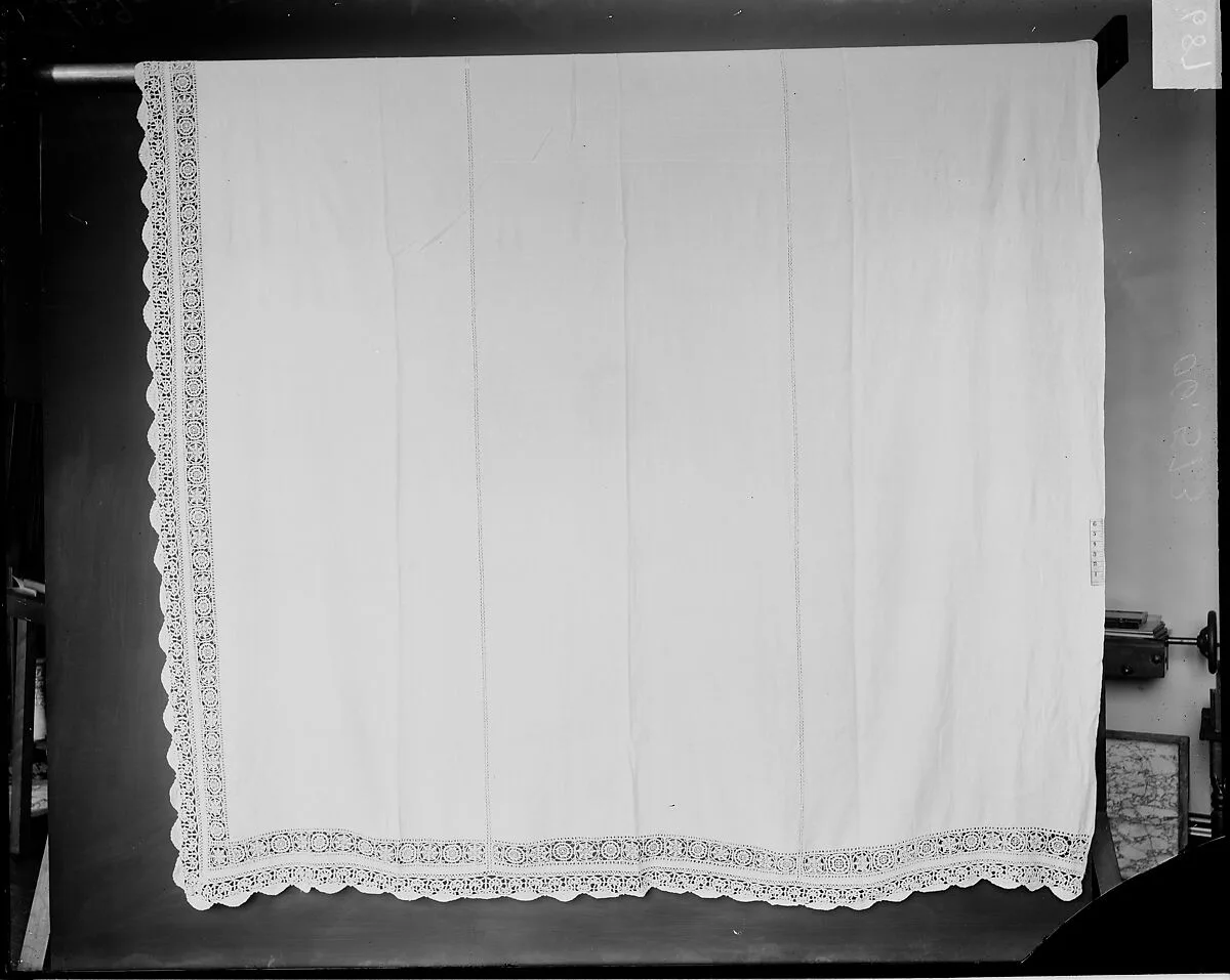 Linen sheet — Unknown