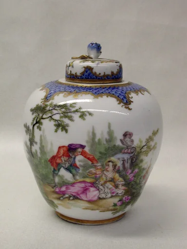 Tea caddy