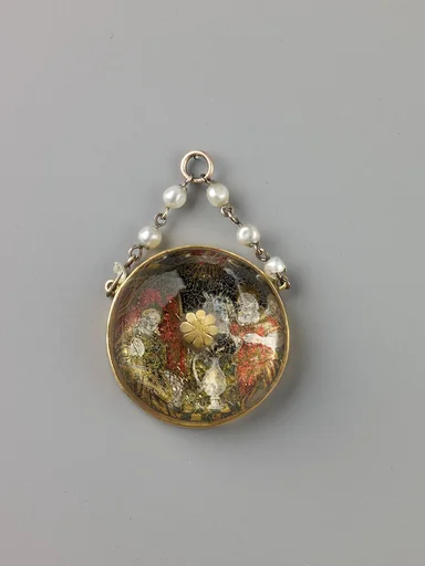 Devotional pendant