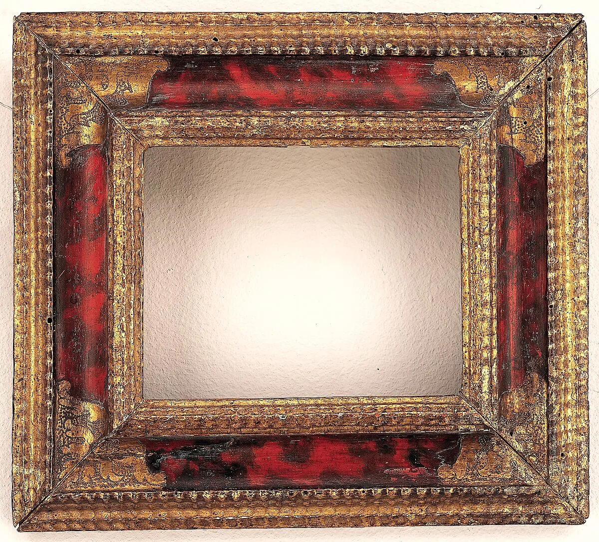 Gilt ripple frame — Unknown