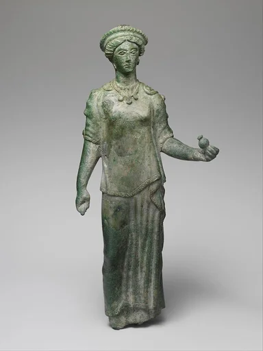 Bronze statuette of a female votary