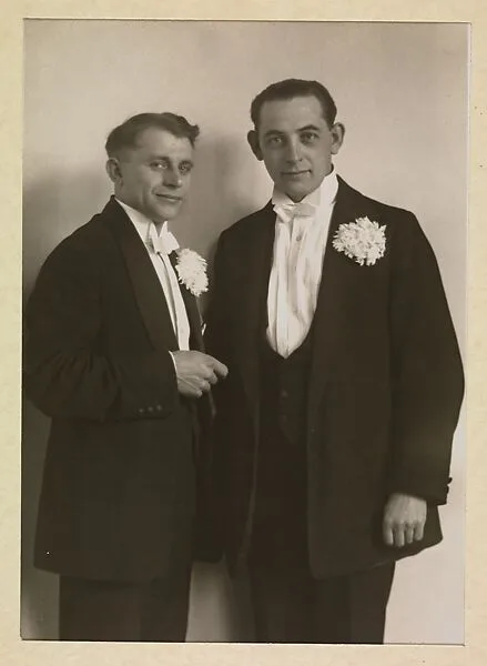 Zwei Unterhaltungs Zünstler — August Sander
