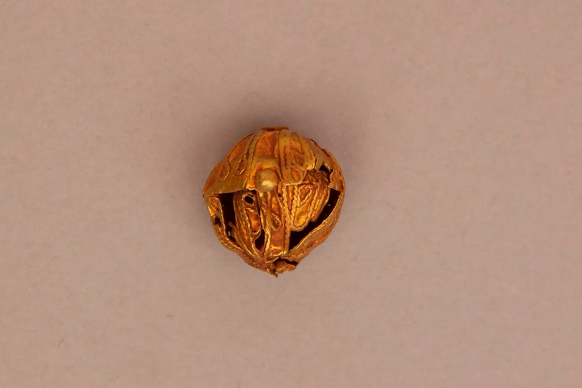 Bead — Unknown
