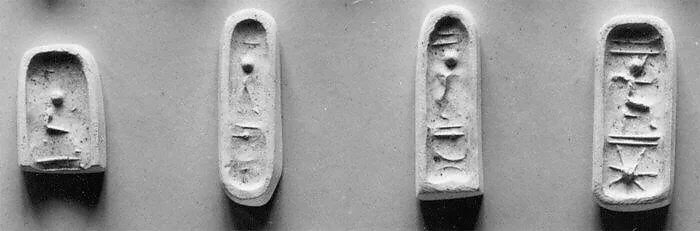 Stamp seal (in the shape of a foot, with loop handle) with deities (?) and anthropomorphic figures — Unknown