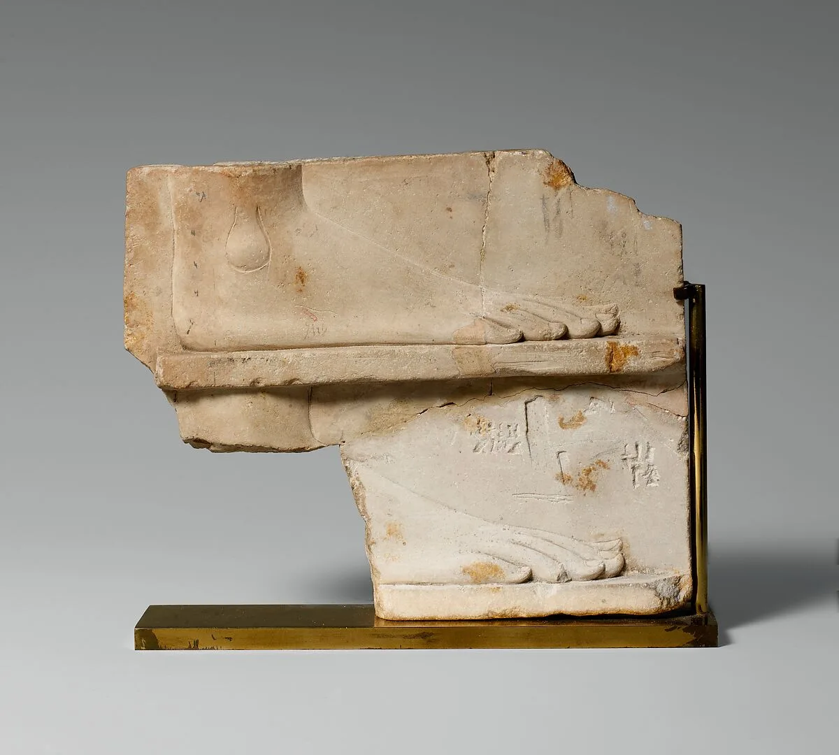 Sculptor's model / votive relief with two sides: side one, two registers with a right foot on each; side two, a royal-like figure — Unknown