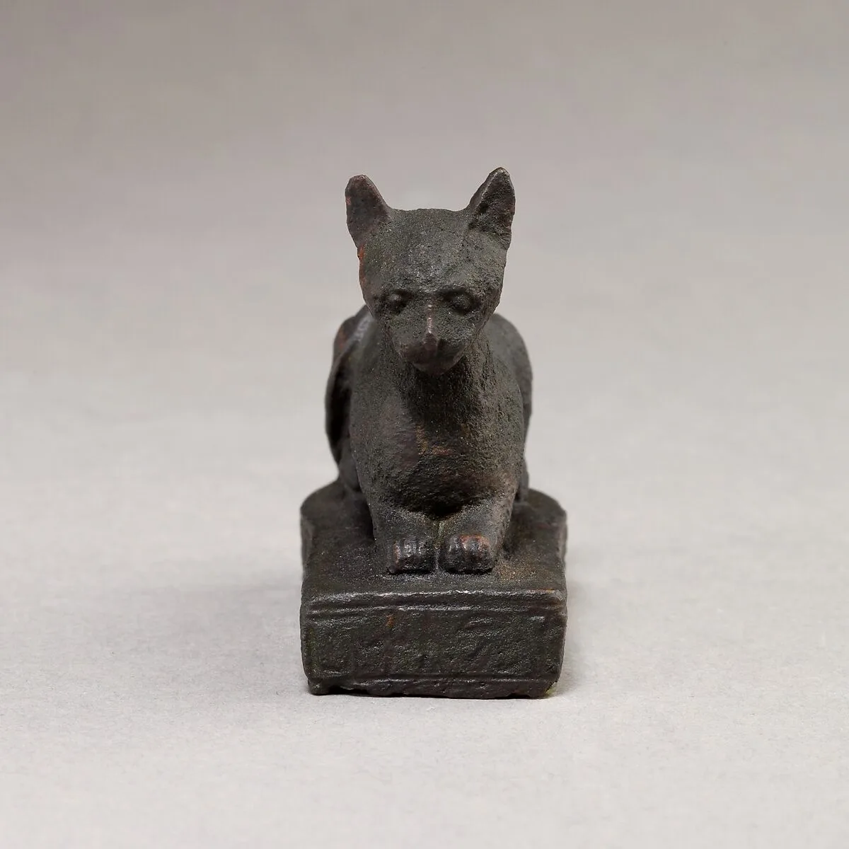 Cat on base inscribed for Bastet and an offerer — Unknown