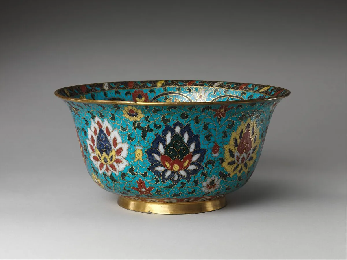 明中期 掐絲琺瑯八寶雙魚紋大碗|Bowl with the Eight Buddhist Treasures — Unknown