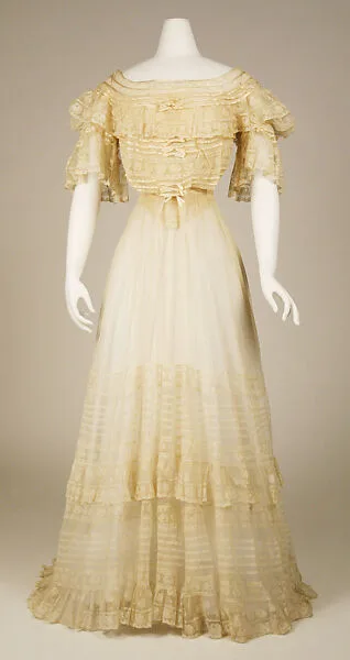 Evening dress — Unknown