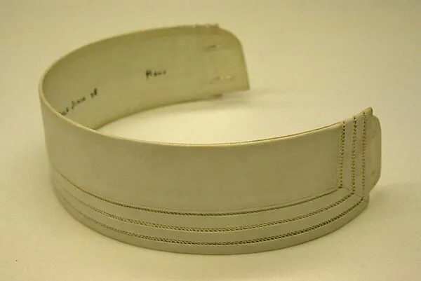 Collar — Unknown