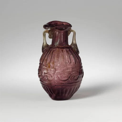 Glass amphoriskos (perfume flask)