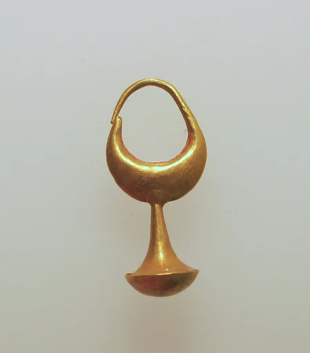 Earring with nail head pendant, 12