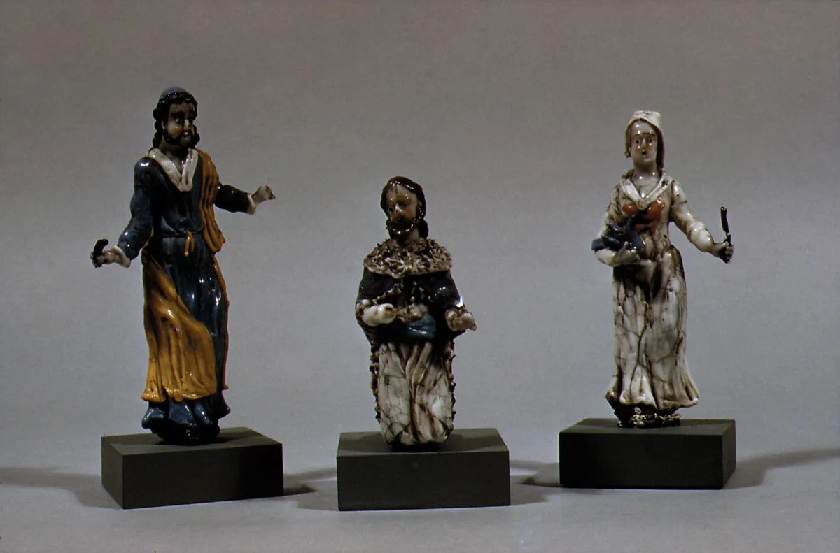 Female statuette — Unknown
