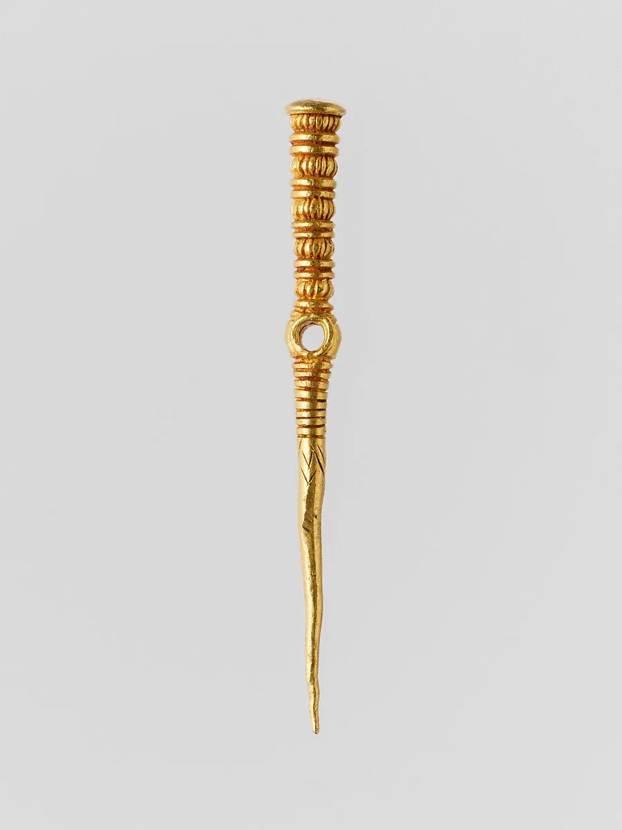 Gold pin — Unknown