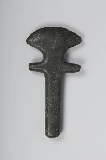 有角石斧|Stone Axe with Hornlike Protrusions  (Yūkaku sekifu)