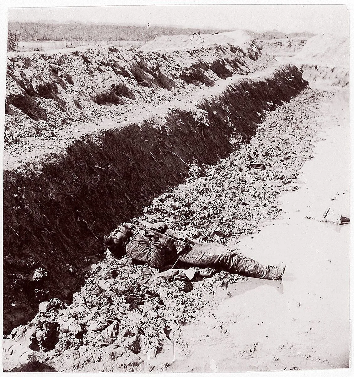Dead Confederates, Fort Mahone — Thomas C. Roche|Mathew B. Brady