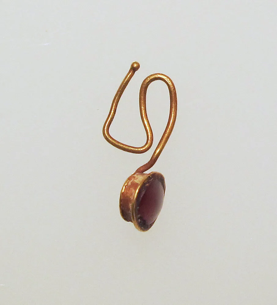 Earring-hook type with sard setting — Unknown