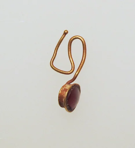 Earring-hook type with sard setting