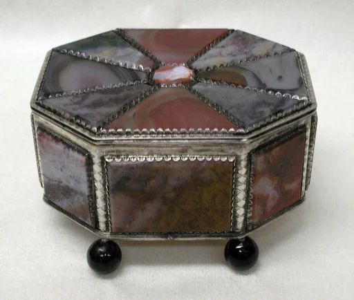 Box (part of a set)