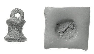 Stamp seal (bell-shaped with loop handle) with monster