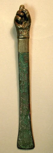 Spatula with fist finial