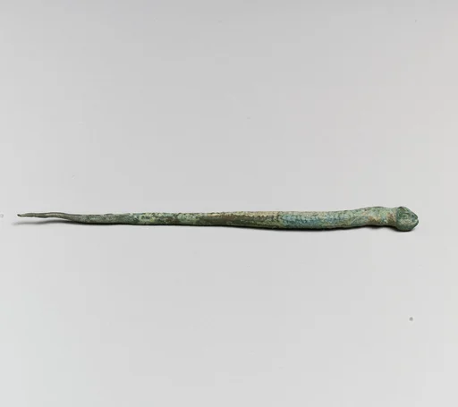 Pin with head of animal's foot