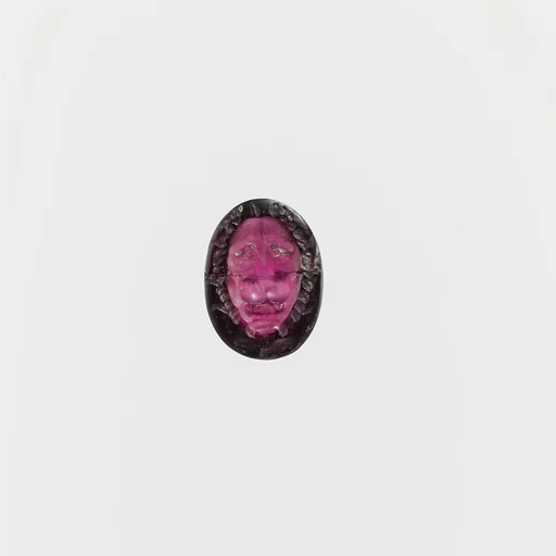 Garnet ring stone with the head of the dog Sirius