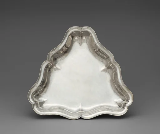 Triangular dish