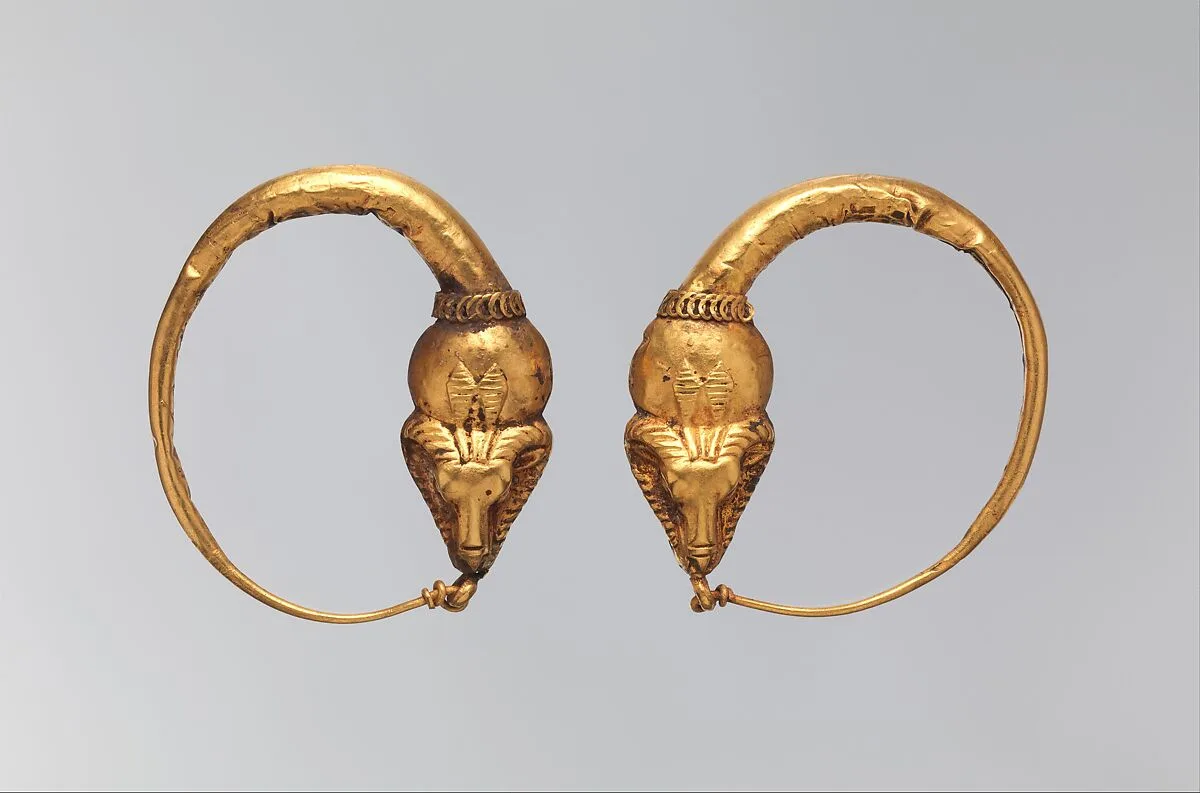 Earring with head of a ram — Unknown