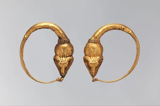 Earring with ram crowned by disk and 'uraei'