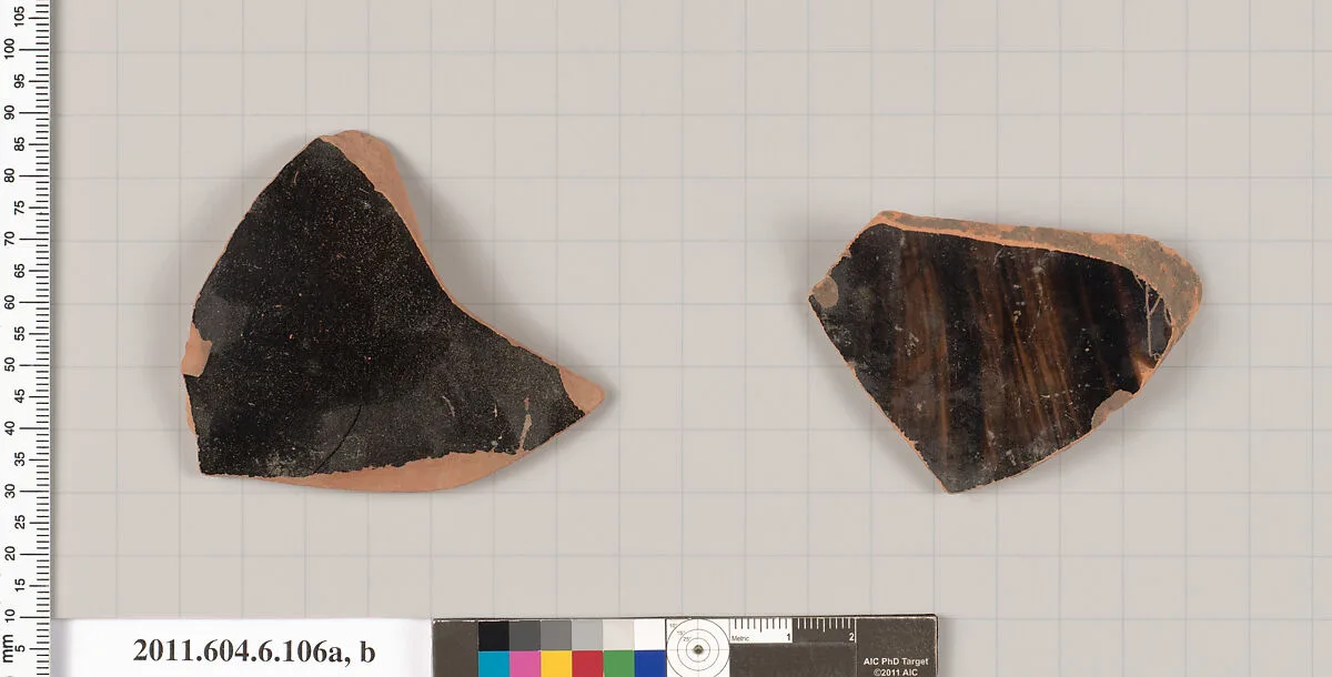 Terracotta fragments of closed shapes — Unknown