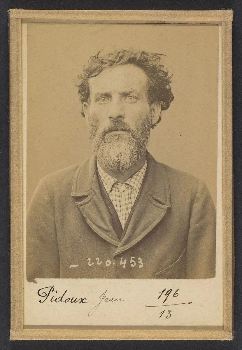 Pidoux. Jean. Victor. 45 ans, né au Châtelet (Seine-et-Marne). Estampeur de métaux. Anarchiste 2/7/94. — Alphonse Bertillon