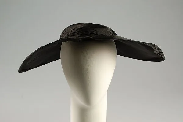 Picture hat — Lilly Daché