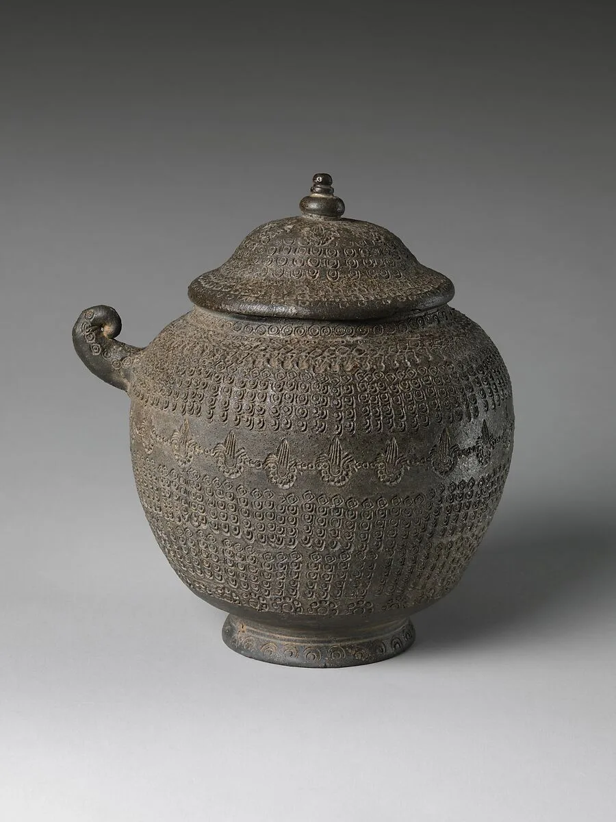 손잡이 달린 인화 무늬 합 통일신라|把手有蓋印花文盒 統一新羅|Covered urn with geometric decoration — Unknown