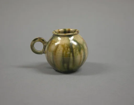 唐  三彩陶杯|Cup with ring handle