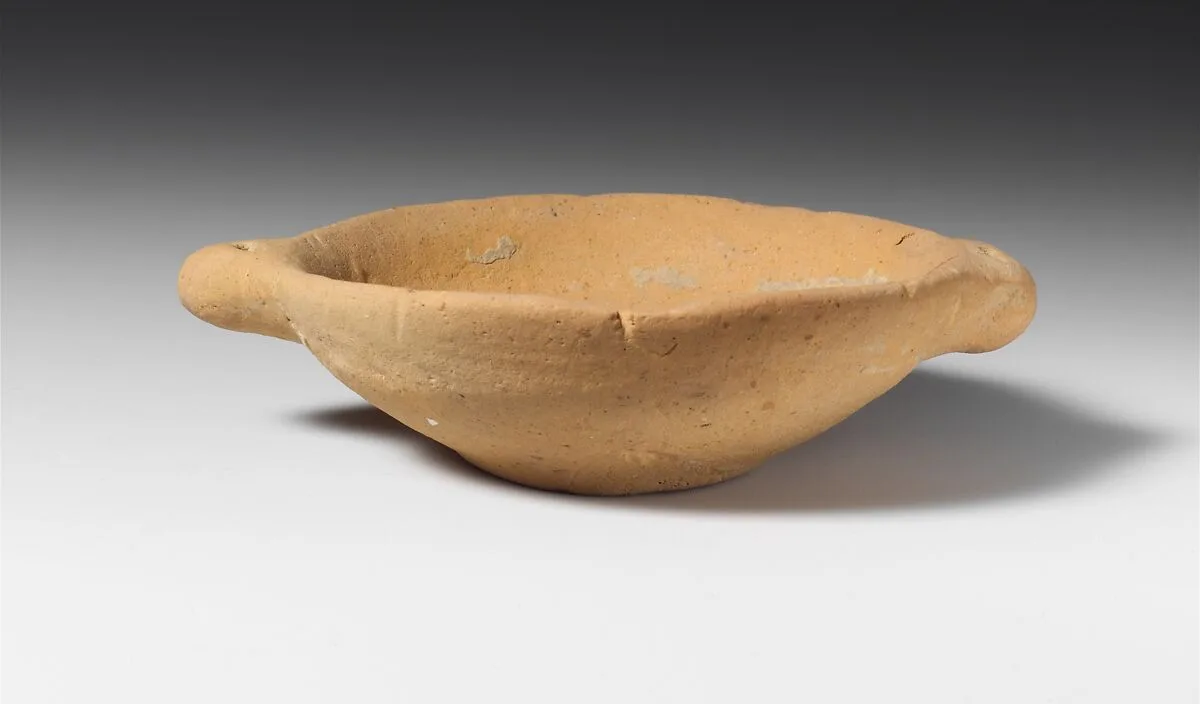 Terracotta miniature dish with two handles — Unknown
