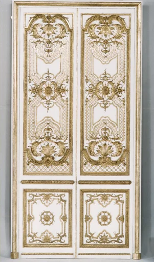 Double door: four panels, two pilasters, three gilt moldings for the door frame