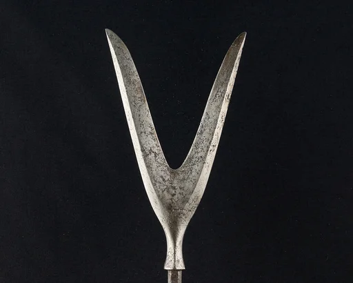 Arrowhead (<i>Yanone</i>)