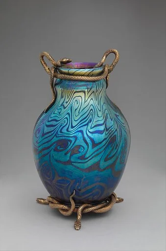 Vase with serpent mounts