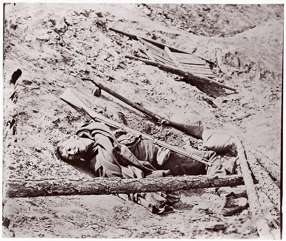 Dead Confederate Soldier at Fort Mahone, Petersburg — Mathew B. Brady|Thomas C. Roche