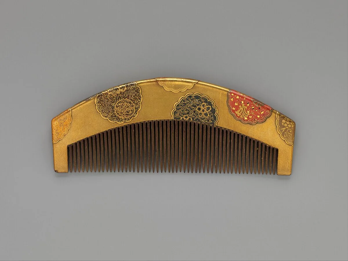 花丸紋散蒔絵櫛|Lacquer Comb with Flower-Shaped Roundels — Unknown