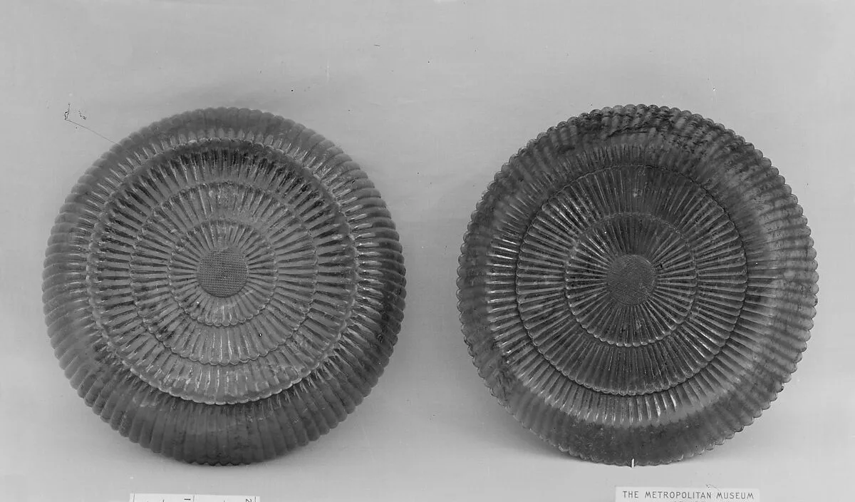 清晚期 碧玉菊瓣盤|Dish in the shape of a chrysanthemum flower (one of two) — Unknown
