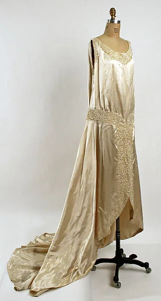 Wedding dress — Unknown
