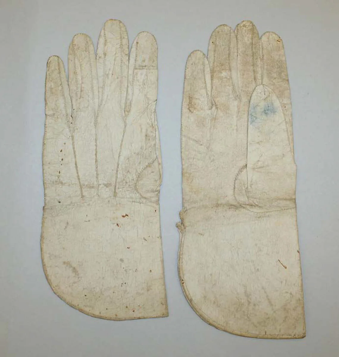 Riding gloves — Unknown