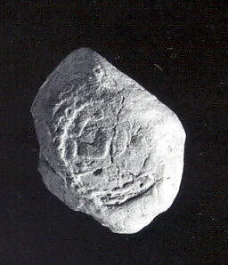 Almond-shaped sealing with one circular seal impression — Unknown