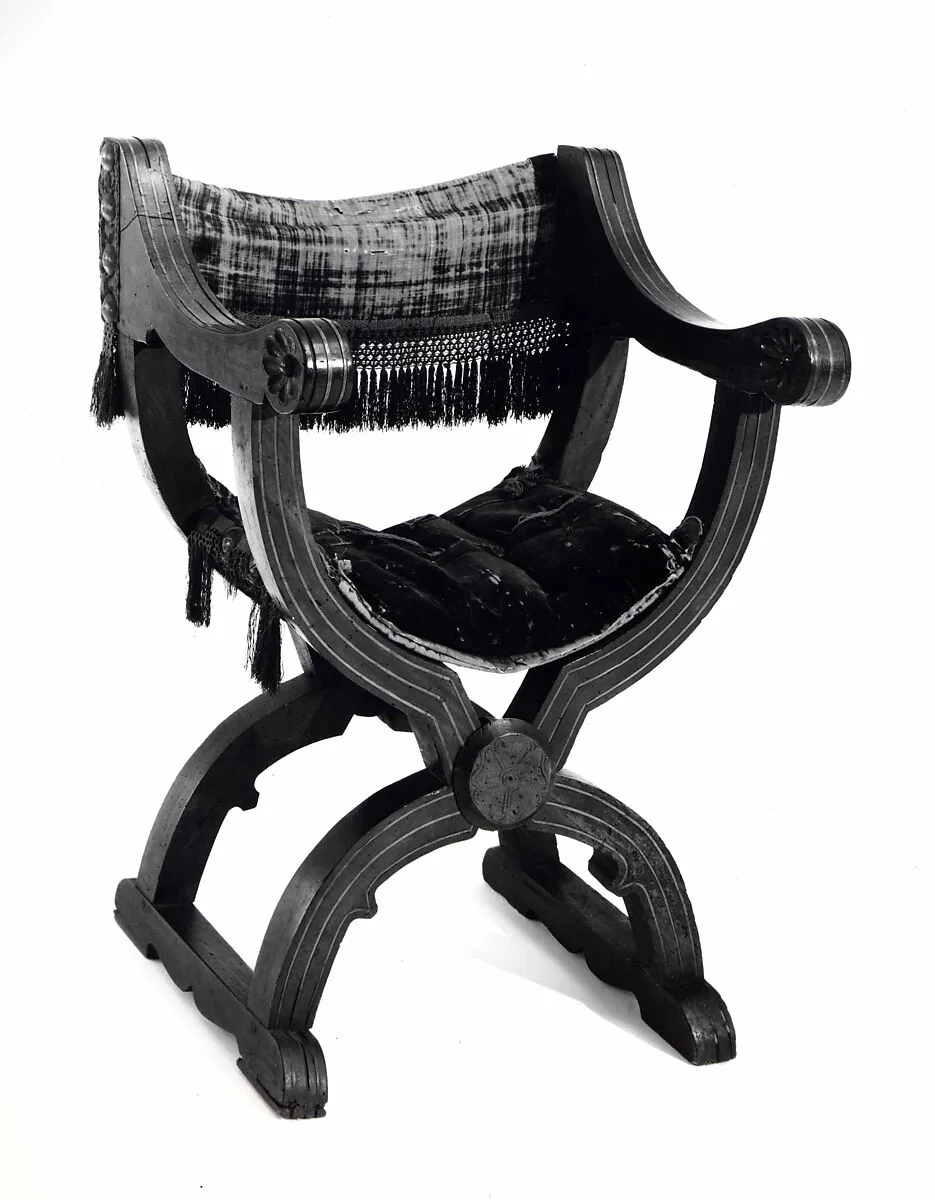 Hip-joint armchair (Dantesca type) — Unknown