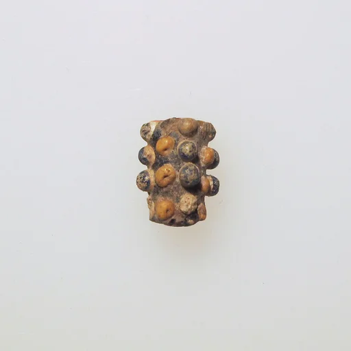 Glass bead with knobs