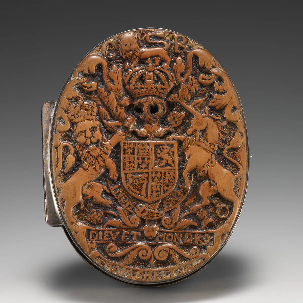Tobacco box with royal arms of Great Britain — Unknown